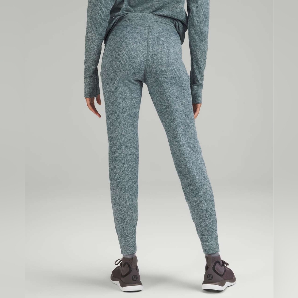 Lululemon Engineered Warmth Relaxed Fit Jogger Green Jasper / White